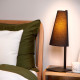 Lampada da tavolo di design struttura in acciaio e diffusore a cono in tessuto