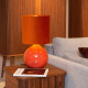 Lampada da tavolo in vetro dal design moderno con diffusore in tessuto