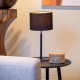 Lampada da tavolo moderna struttura in metallo con diffusore ovale in tessuto