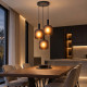 Lampadario moderno rotondo in metallo con 3 diffusori in vetro