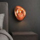 Applique da parete in metallo con diffusore in vetro dal design elegante