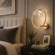 Applique da parete LED struttura elegante in metallo e diffusore in vetro