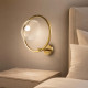 Applique da parete LED struttura elegante in metallo e diffusore in vetro