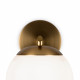 Lampada a muro dal design moderno con diffusore in vetro opalino