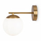 Lampada a muro dal design moderno con diffusore in vetro opalino