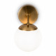 Lampada a muro dal design moderno con diffusore in vetro opalino