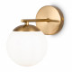 Lampada a muro dal design moderno con diffusore in vetro opalino