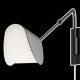 Lampada da parete con struttura in metallo orientabile dal design moderno