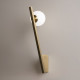 Lampada da parete con struttura moderna in metallo e diffusore in vetro opalino