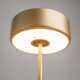 Lampada da tavolo in metallo dal design moderno con diffusore a LED