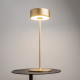 Lampada da tavolo in metallo dal design moderno con diffusore a LED