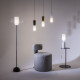 Lampada da terra in metallo con diffusore in vetro dal design moderno
