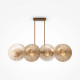 Lampadario moderno con struttura dorata e diffusori in vetro