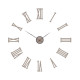 Orologio da parete in legno con numeri romani dal design moderno