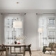Piantana con struttura in ottone e dettagli ceramica