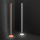 Piantana LED con struttura in metallo e diffusore in acrilico