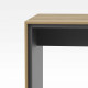 Scrivania con struttura in legno laminato ecologico dal design moderno