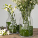 Vaso in vetro decorato elegante complemento d’arredo per fiori freschi
