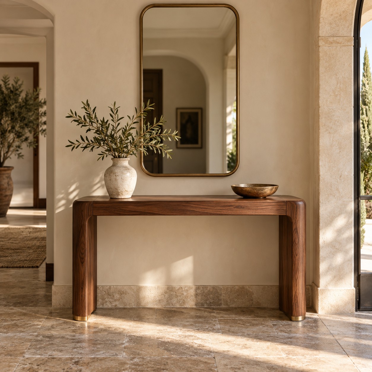 Ingresso dallo stile classico con consolle in legno scuro, specchio verticale e dettagli sobri