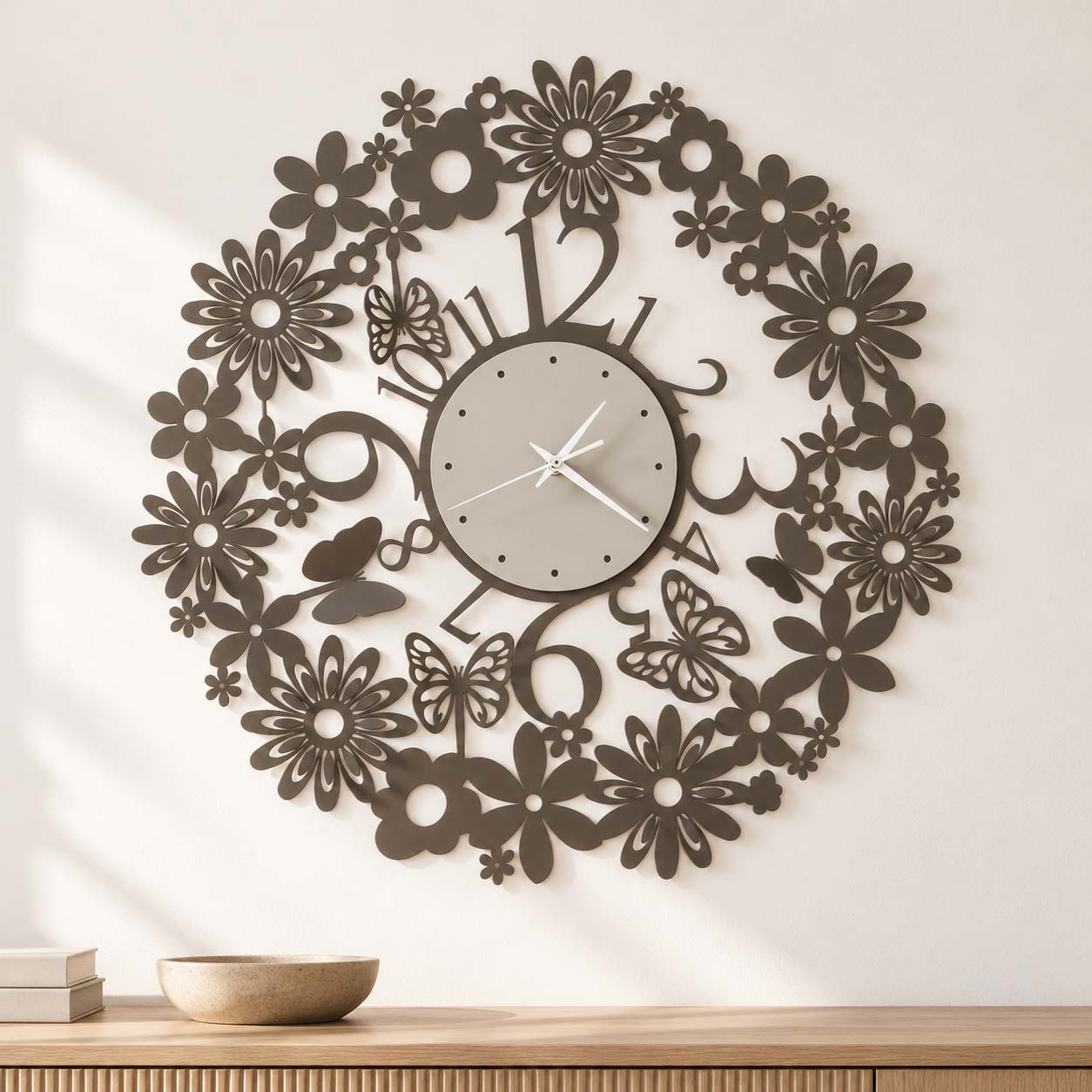 Orologi da parete del catalogo con forme rotonde, geometriche e a raggiera