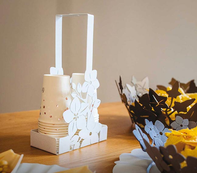 Scopri i portabicchieri per bicchieri in plastica